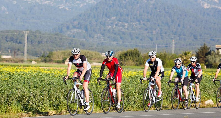 Ciclistas en ruta en la Challenge Mallorca Masters