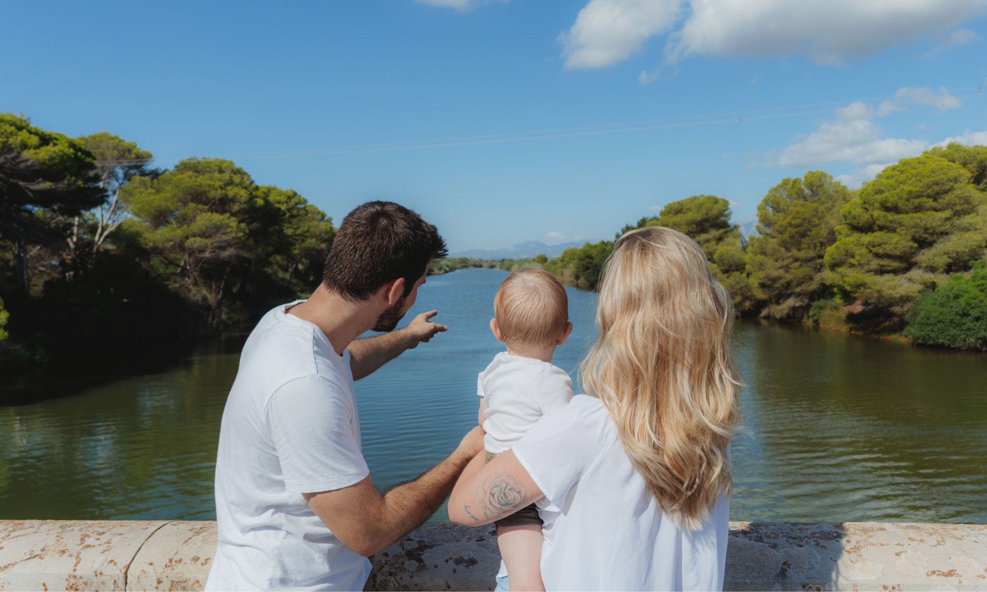 Familia paseando por la Albufera
