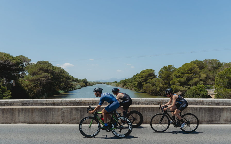 Ciclistas en la Albufera